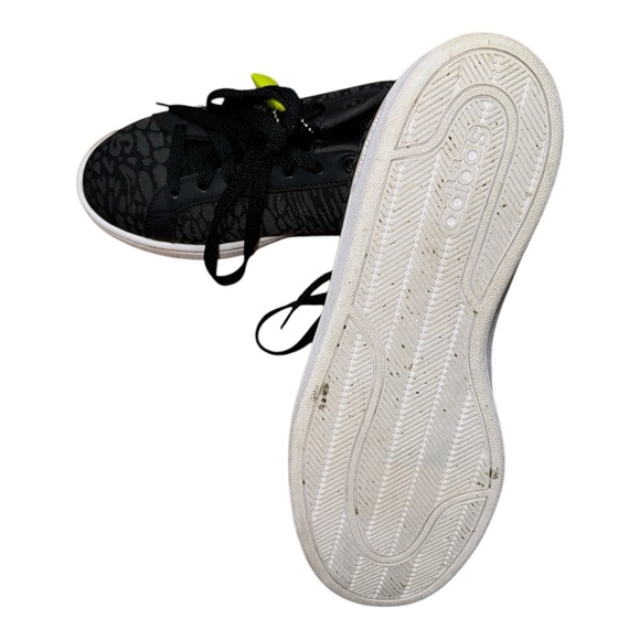 Adidas Black Sneakers with Textured Design and White Sole - Picture 4 of 6